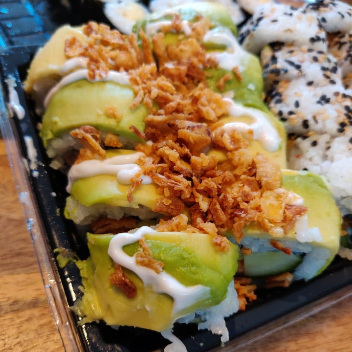 review photo of Sushi Time Utrecht Vegan Deluxe Roll shared by @hellyeahkate on 10 Jul 2020 - review