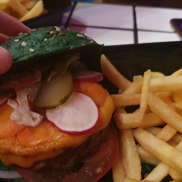 photo of Williamsburg Burger Bar Beyond Burg shared by @veroflagitonte on  27 Oct 2021 - review