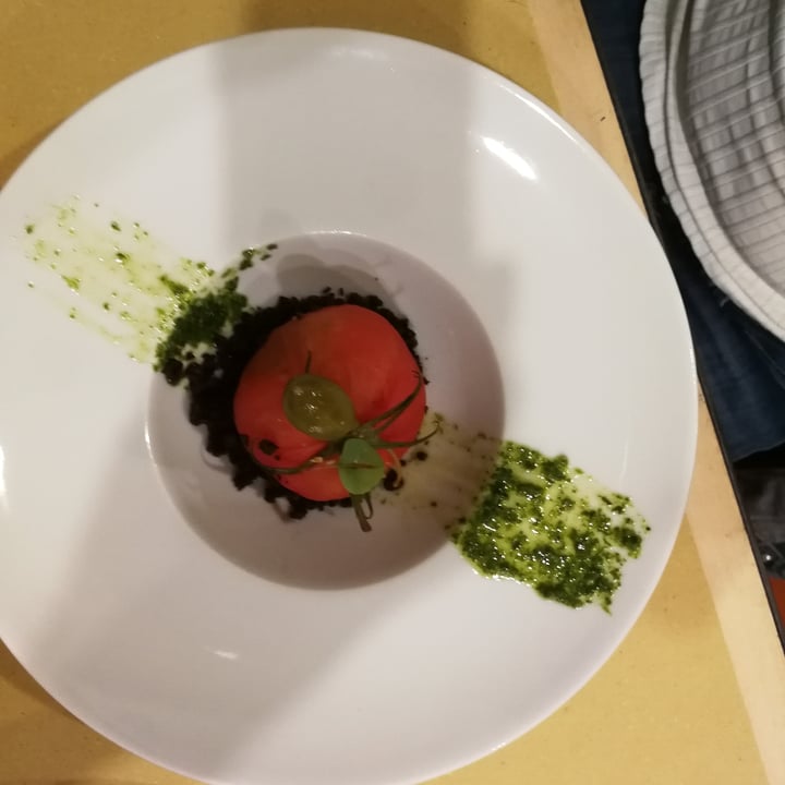 photo of Lo Fai Scrigno di pomodoro ripieno di olive con salsa al prezzemolo shared by @markmv75 on  18 Sep 2022 - review