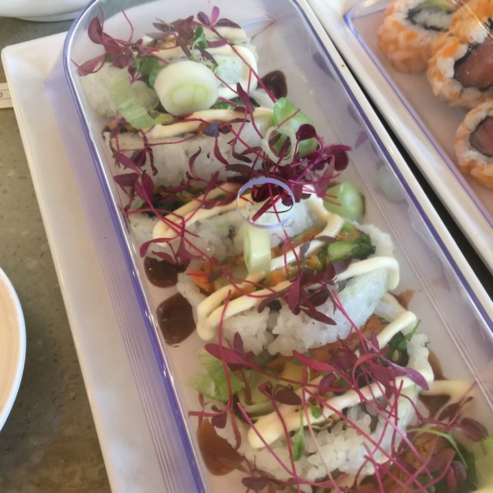photo of YO! Sushi Yasai roll shared by @abi666 on  25 Sep 2020 - review