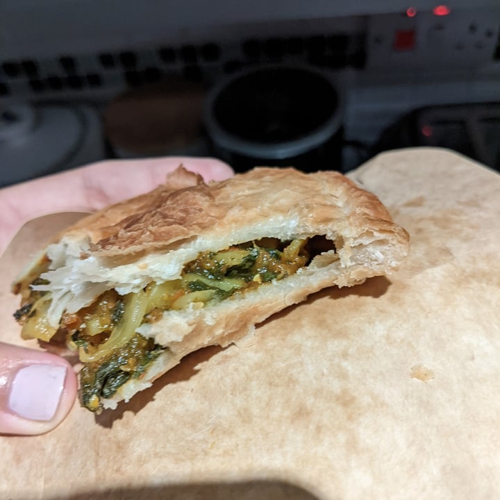 photo of Ginsters Bombay Potato & Spinach Pasty shared by @katchan on  18 Aug 2022 - review