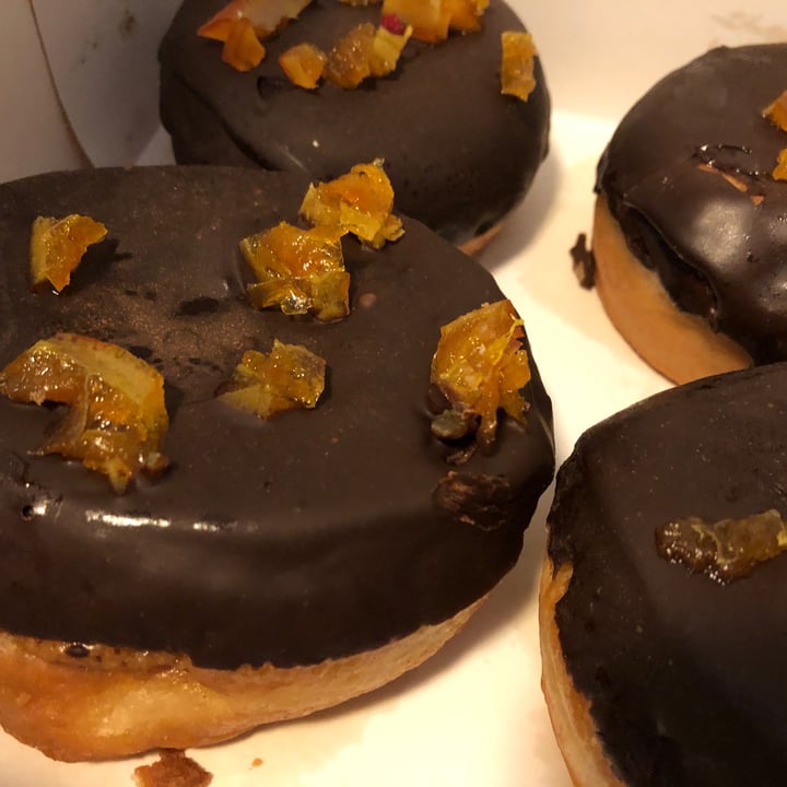 photo of Bugnuts Donut de chocolate y naranja shared by @anaiturrizar on  22 Dec 2021 - review