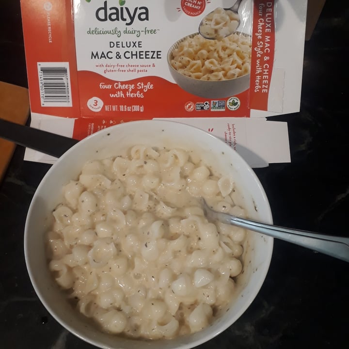 review photo of Daiya Four Cheeze Flavour With Herbs Plant Based Deluxe Cheezy Mac shared by @m5giora on 14 Apr 2022 - review