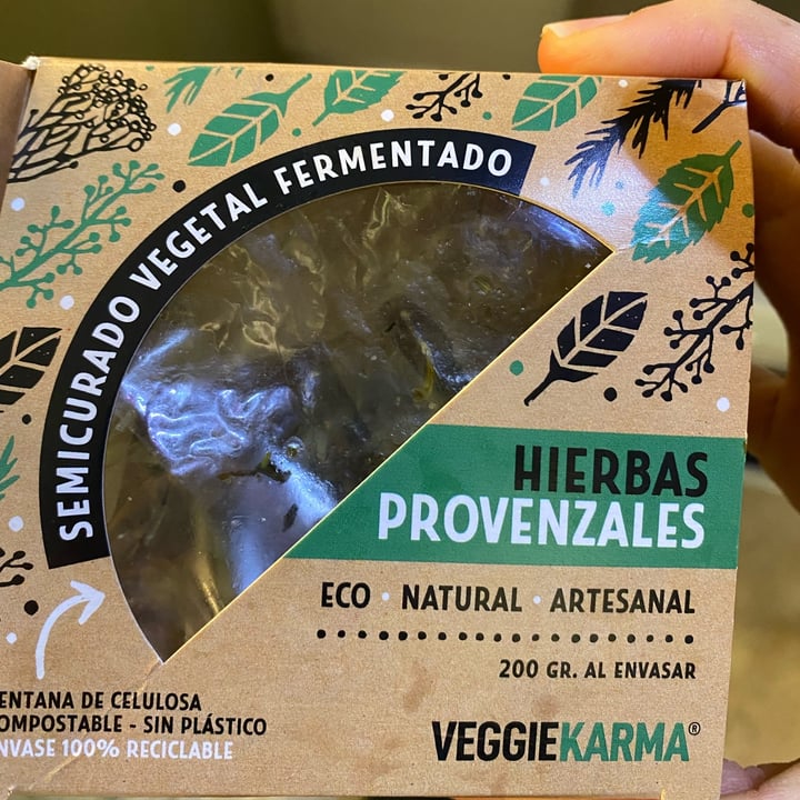 photo of Veggie Karma Queso Semicurado con Hierbas Provenzales shared by @veravegana on  06 Apr 2022 - review
