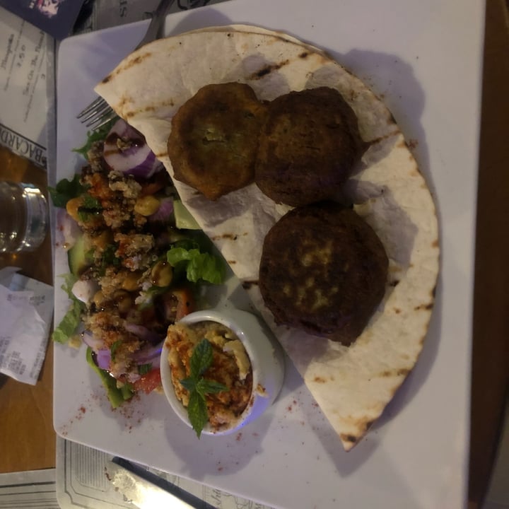 photo of Elysee Restaurant Bar falafel hummus quinoa shared by @alessiv on  28 Jun 2022 - review