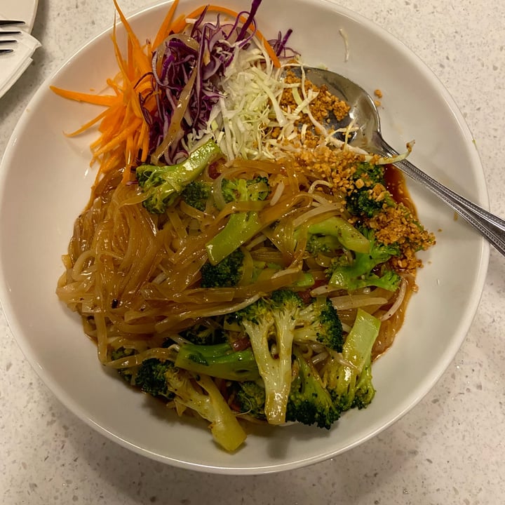photo of Salaya Plant-Based Kitchen Pad Thai shared by @markinsocal on  19 Oct 2021 - review