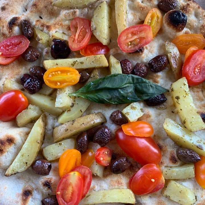 photo of Mani in Pasta Componi la tua pizza shared by @thevegansofi on  30 Aug 2022 - review