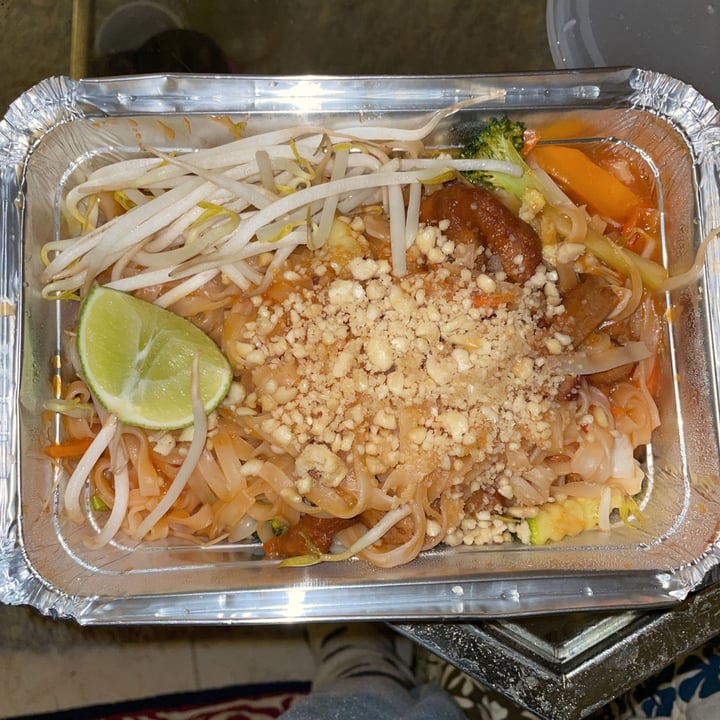 photo of Loving Hut Pad Thai (added Mixed Veggies +$2.00) shared by @shannonquinlan on  03 Jul 2021 - review