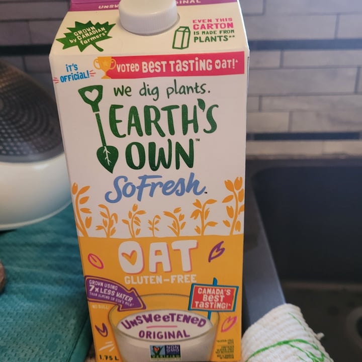 photo of Earth's Own So Fresh Oat Unsweetened Original Beverage shared by @veganinvictoriabc on  13 Jun 2021 - review