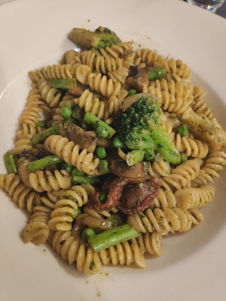review photo of Ronen Italian Kitchen Pesto Pasta With Broccoli, Mushrooms And Peas shared by @rehrah on 18 Jan 2020 - review