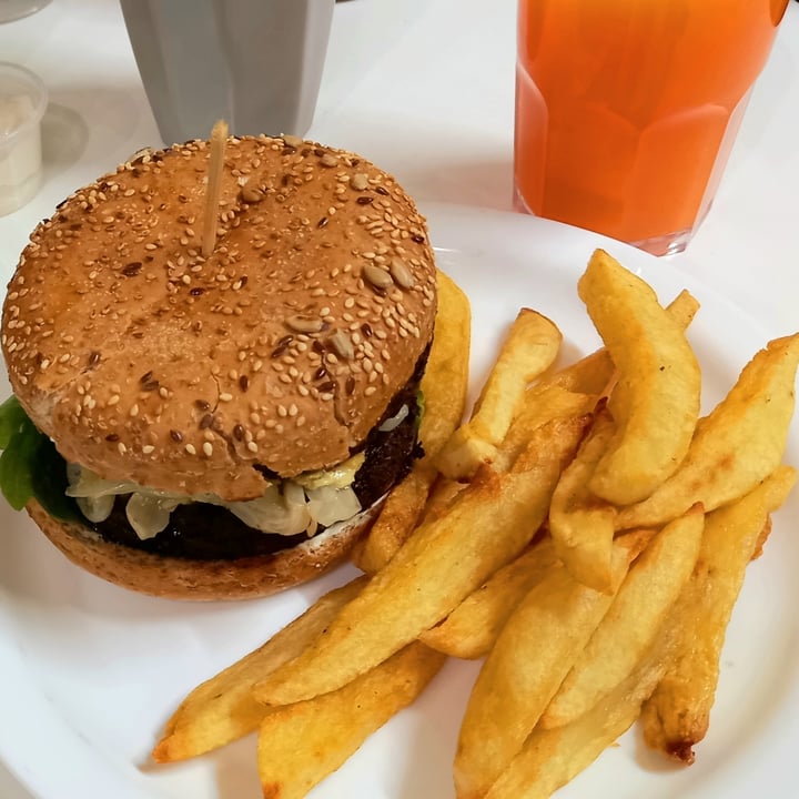 photo of Loving Hut Microcentro Hamburguesa de Hongos shared by @acidjazz on  01 Jul 2021 - review