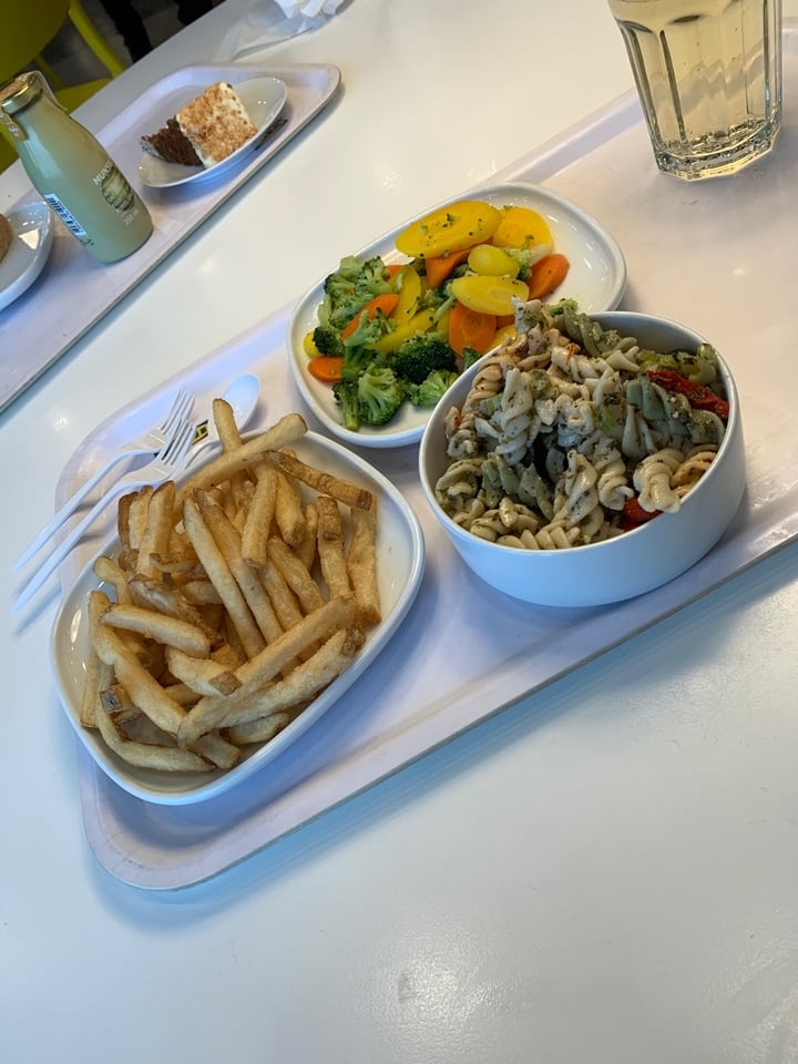 photo of IKEA Montréal Vegetables and Fried shared by @cyntichat on  04 Jan 2020 - review