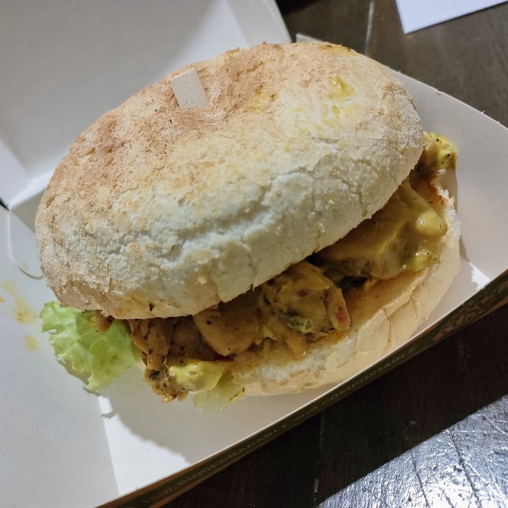 photo of DelEat Lemon Chicken Burger shared by @irene80 on  13 Dec 2022 - review