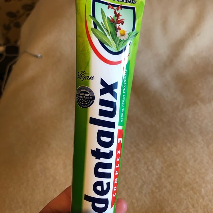 review photo of Dentalux Complex 3 crema dental shared by @amandatrevelim on 23 Apr 2022 - review