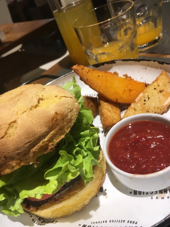 review photo of Tea Connection Burga vegana shared by @violetacp on 09 Dec 2019 - review