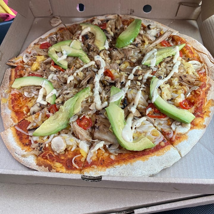 photo of Vegan Street Food ZA Chickless Mushroom And Mayo Pizza shared by @kelsoeatskindly on  29 Jan 2021 - review