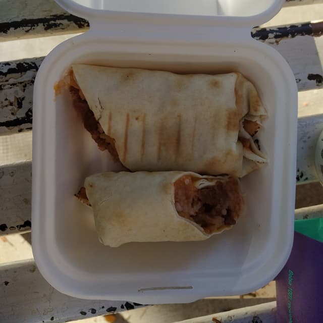 Photo du plat “Wrap de Carnita vegetal, cheddar, arroz y salsa mexicana”
