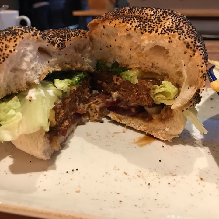 photo of Beyond Meat Beyond Burger Plant-Based Burger 19g shared by @naturegirl0210 on  26 Oct 2021 - review
