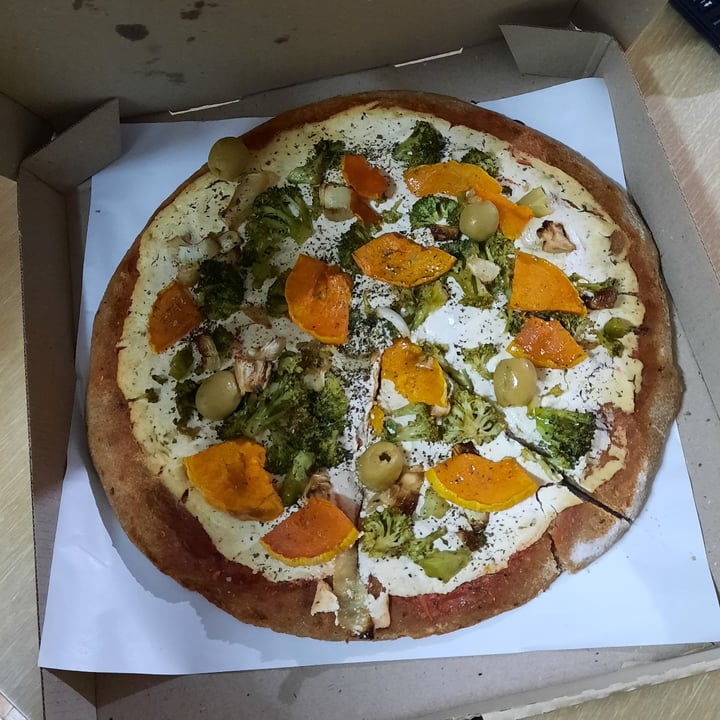 review photo of SATTVA LOBOS CONCIENCIA VEGETARIANA Y VEGANA Pizza shared by @julietaquispe on 11 Nov 2021 - review