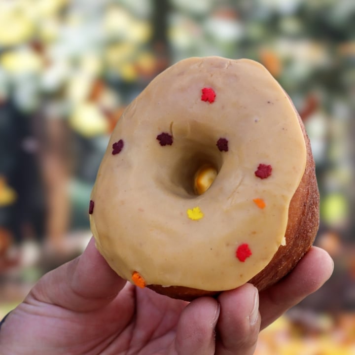 photo of Prairie Vegan Pies Pumpkin Spice Donut shared by @lizmaselli on  07 Oct 2022 - review