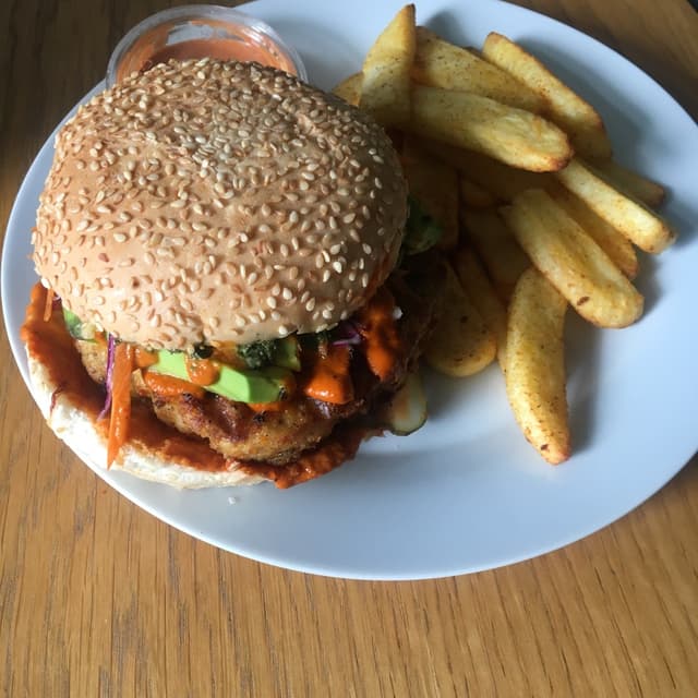 「Crispy Cauliflower burger」の料理の写真