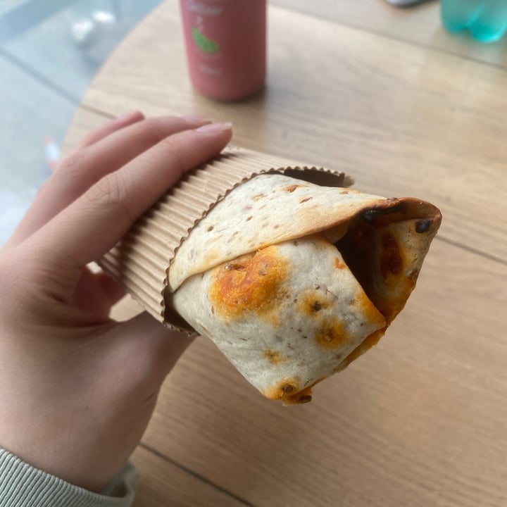 photo of Pret A Manger meatless meatball hot wrap shared by @lucr3ziagalli on  11 May 2022 - review