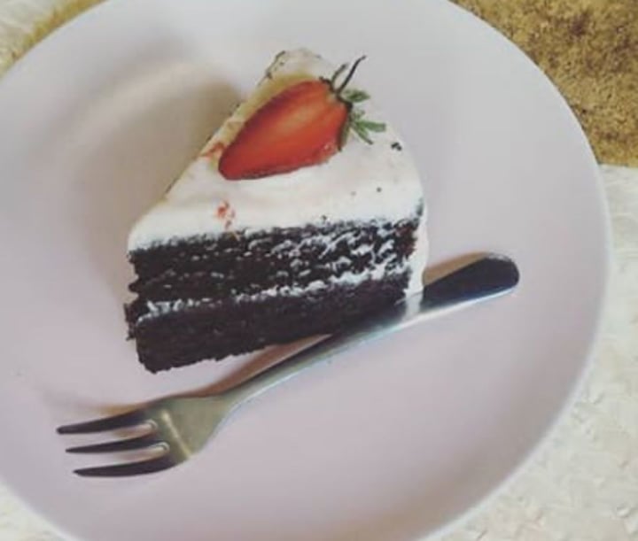 photo of Rumah Juliet Gluten Free Choco Strawberry Cake shared by @raspberryliving on  23 Feb 2020 - review