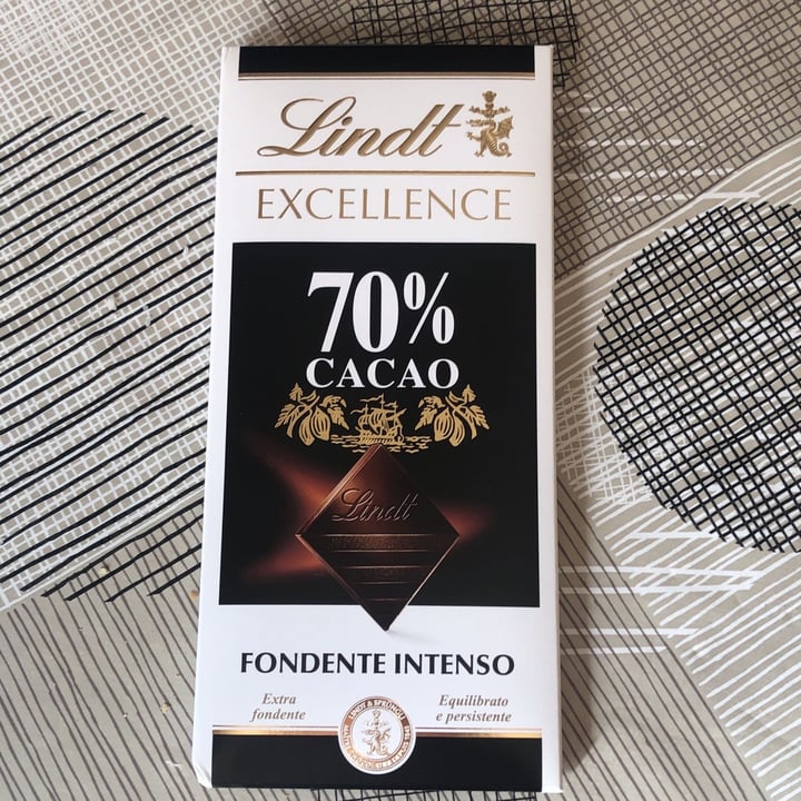 review photo of Lindt 70% Cacao Fondente Intenso shared by @mattiakage on 26 Jun 2022 - review