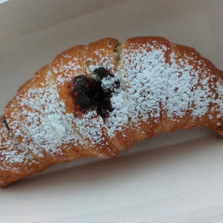 photo of Dolce Italia Chocolate croissant shared by @vegandiaries on  10 Mar 2022 - review