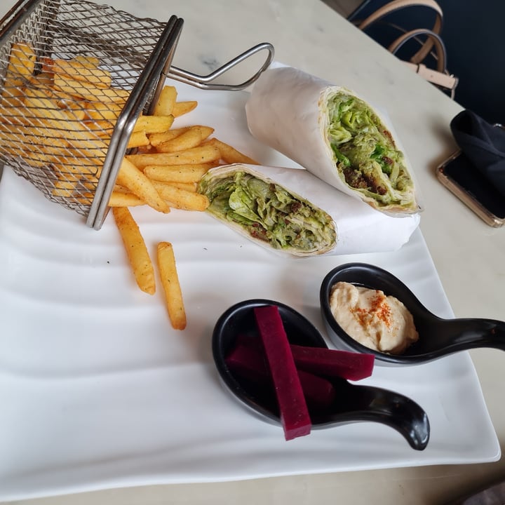 review photo of Town Hall Falafal Shawarma With Mint, Chili, Hummus And Onions shared by @monisha15 on 11 Apr 2021 - review