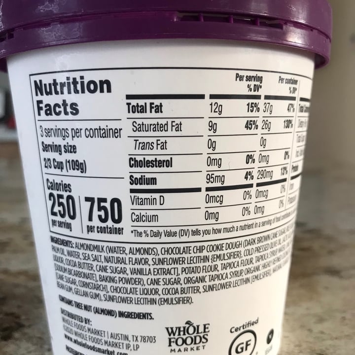 photo of 365 Whole Foods Market Chocolate Chip Cookie Dough Almond Milk Frozen Dessert shared by @dianna on  06 Dec 2020 - review