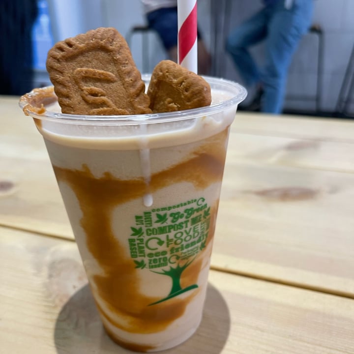 photo of Really Happy Chicken Biscoff Shake shared by @superdupersumi on  03 Jun 2022 - review