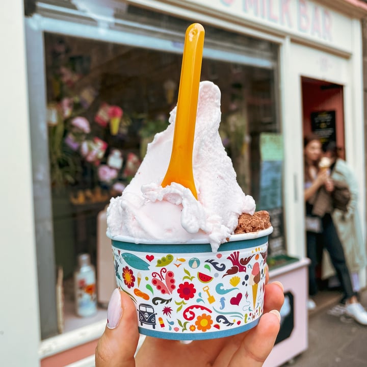 photo of Mary's Milk Bar chocolate hazelnut sorbet and strawberry black pepper shared by @tessdallapria on  23 Jul 2022 - review