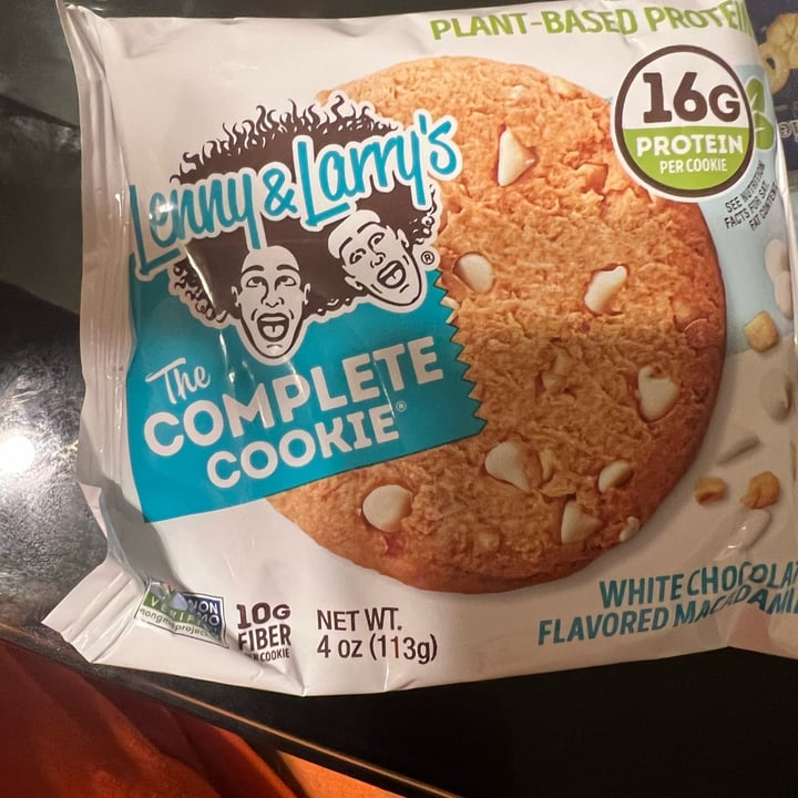 photo of Lenny & Larry’s white Chocolate Macadamia Nut shared by @chubbyvegan41 on  08 Jul 2022 - review