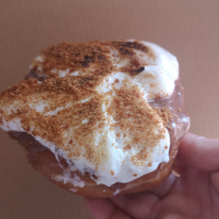 photo of Considerit S’mores doughnut shared by @sweetsoy on  25 Jun 2020 - review