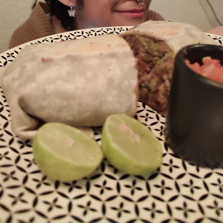 review photo of Verde Menta Cafetería Vegetal Burrito de milanesa con queso shared by @japatronvi on 17 Sep 2022 - review