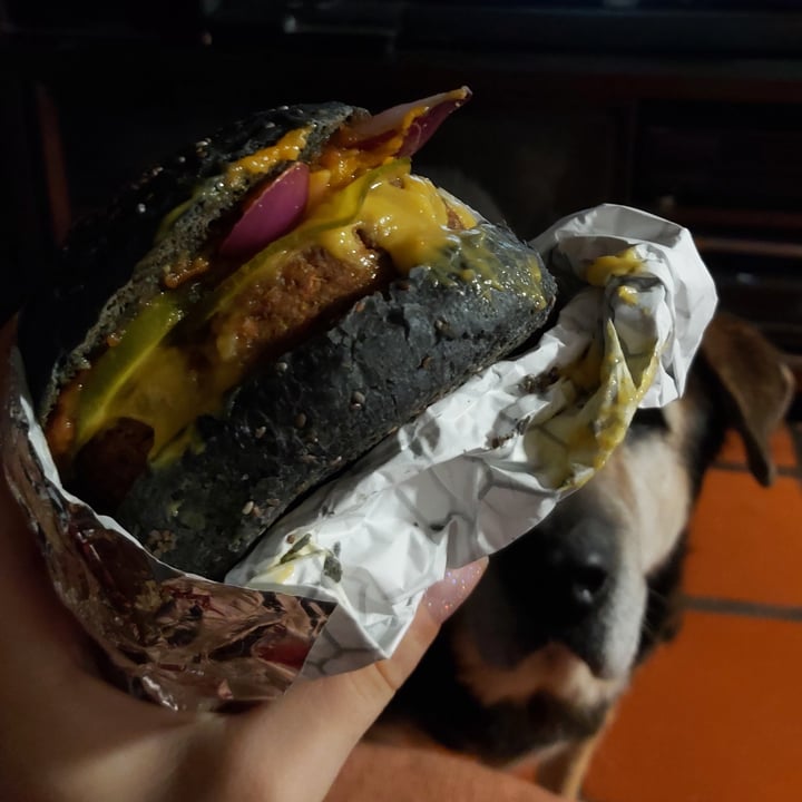 review photo of Kali vegan Hamburguesas Bombay y Marsella shared by @aguslizazu on 12 Apr 2022 - review