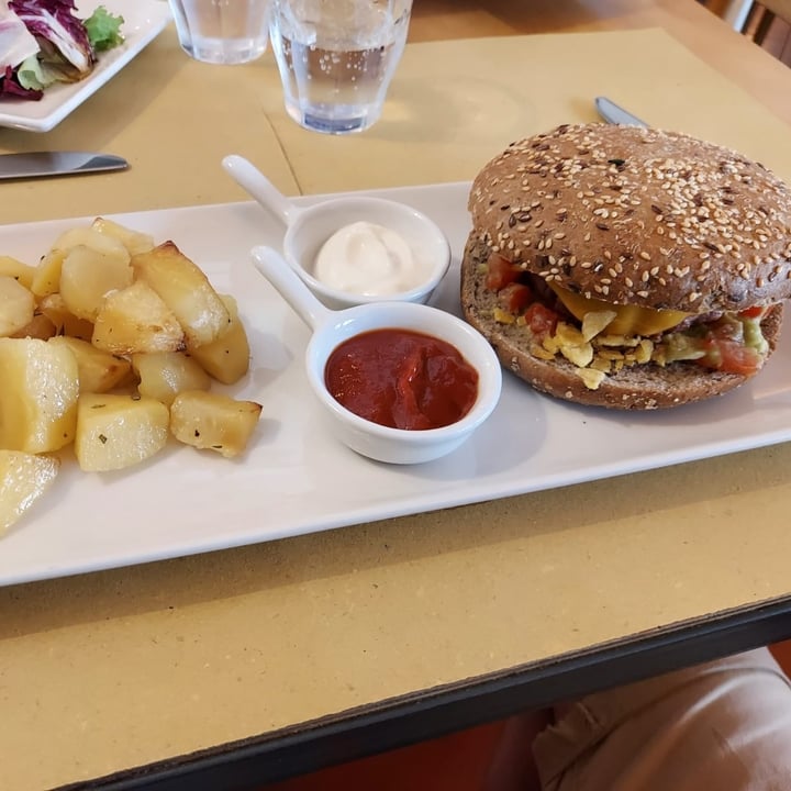 photo of Lo Fai Beyond Burger shared by @blavinia on  04 Aug 2022 - review