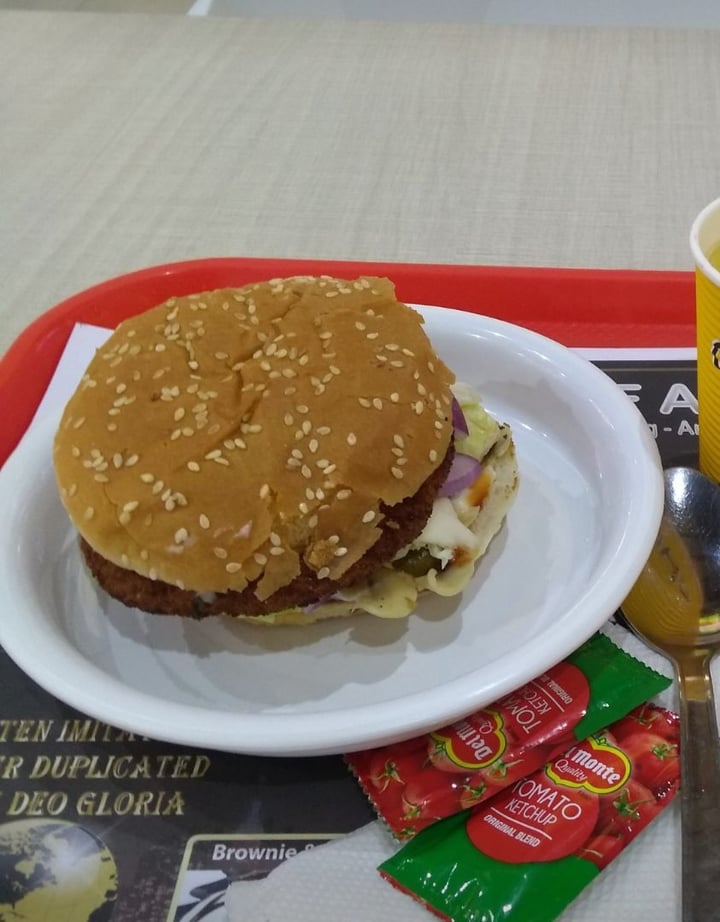 photo of Taste Of America Customized Texas Vegan Burger with Lettuce, Onion and Jalapenos shared by @amazinganurupa on  20 Jan 2020 - review