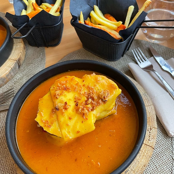 photo of OAK Food, Beer & Wine Francesinha shared by @nev on  06 May 2022 - review