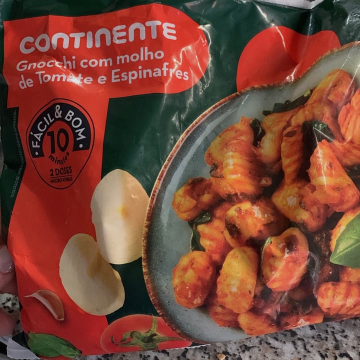 review photo of Continente Gnocchi com molho de tomate e espinafres shared by @juliaborges22 on 02 Jun 2022 - review