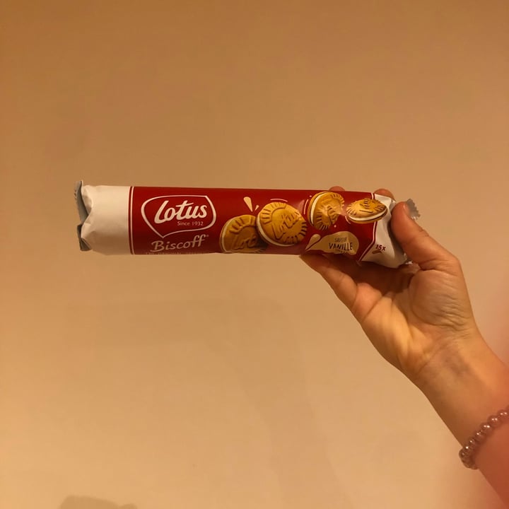 photo of Lotus Biscoff Creme cookie shared by @millasuperstar on  11 Nov 2021 - review