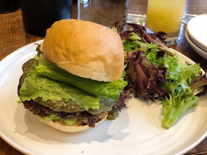 photo of Plant City Guacamole Burger shared by @theveganpotter on  06 Jan 2020 - review