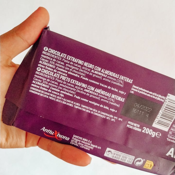 review photo of Hacendado Chocolate extrafino negro con almendras enteras shared by @veganhumanok on 27 Aug 2021 - review