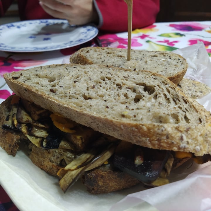photo of Greña Masa Madre Sándwich de vegetales vegano shared by @taiga on  14 May 2022 - review
