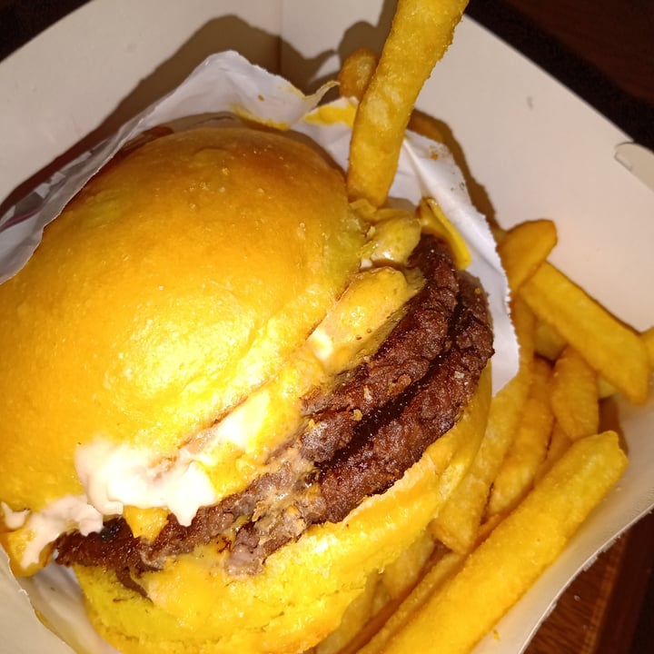 photo of VEGAN FOX Mac & cheese burger shared by @daniconstelacion on  20 Jun 2021 - review