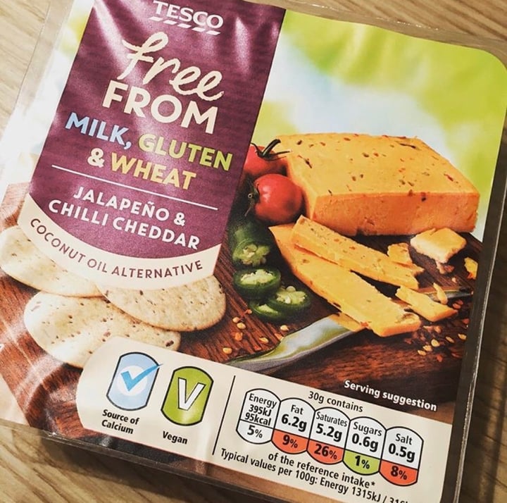 photo of Tesco Free From Coconut Oil Alternative To Jalapeno & Chilli Cheddar Block shared by @berry-vegan on  11 Mar 2020 - review