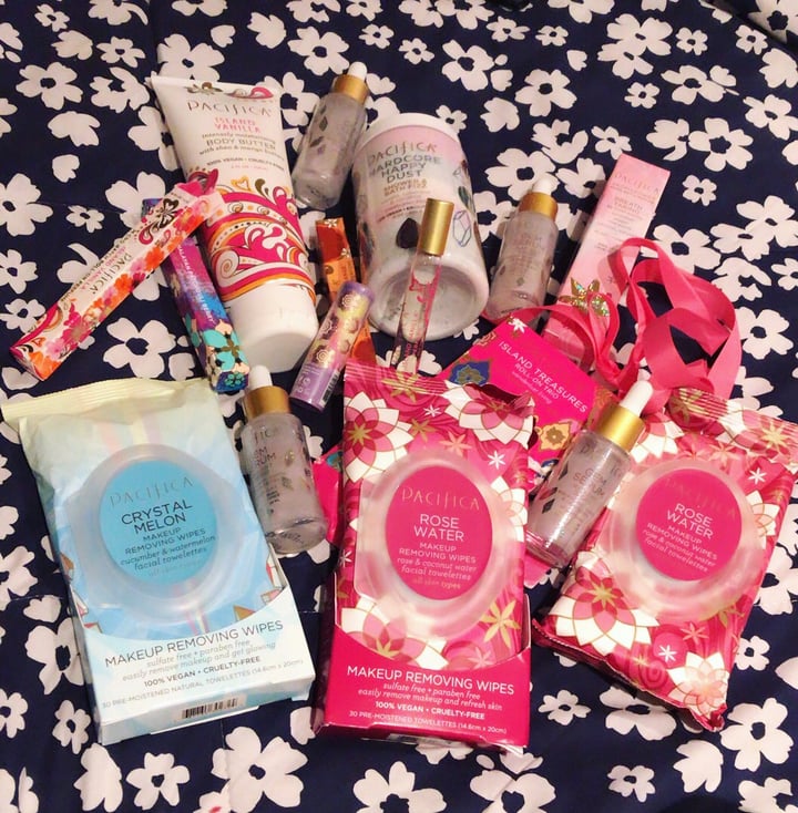photo of Pacifica Skin Care and Beauty Kit shared by @angelicarsolarte on  20 Aug 2019 - review