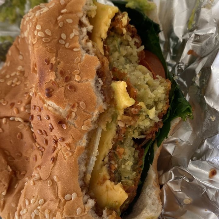 review photo of Veggie Happy Hamburguesa de falafel shared by @amdrea on 06 Mar 2022 - review