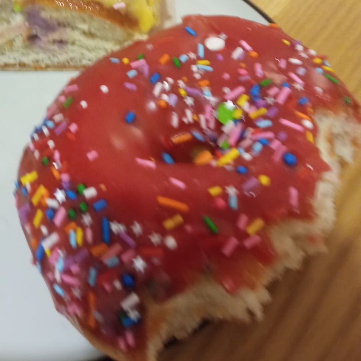 photo of Delish Vegan Doughnuts Donut Homer shared by @lalocadelosgatos8 on  12 Apr 2022 - review